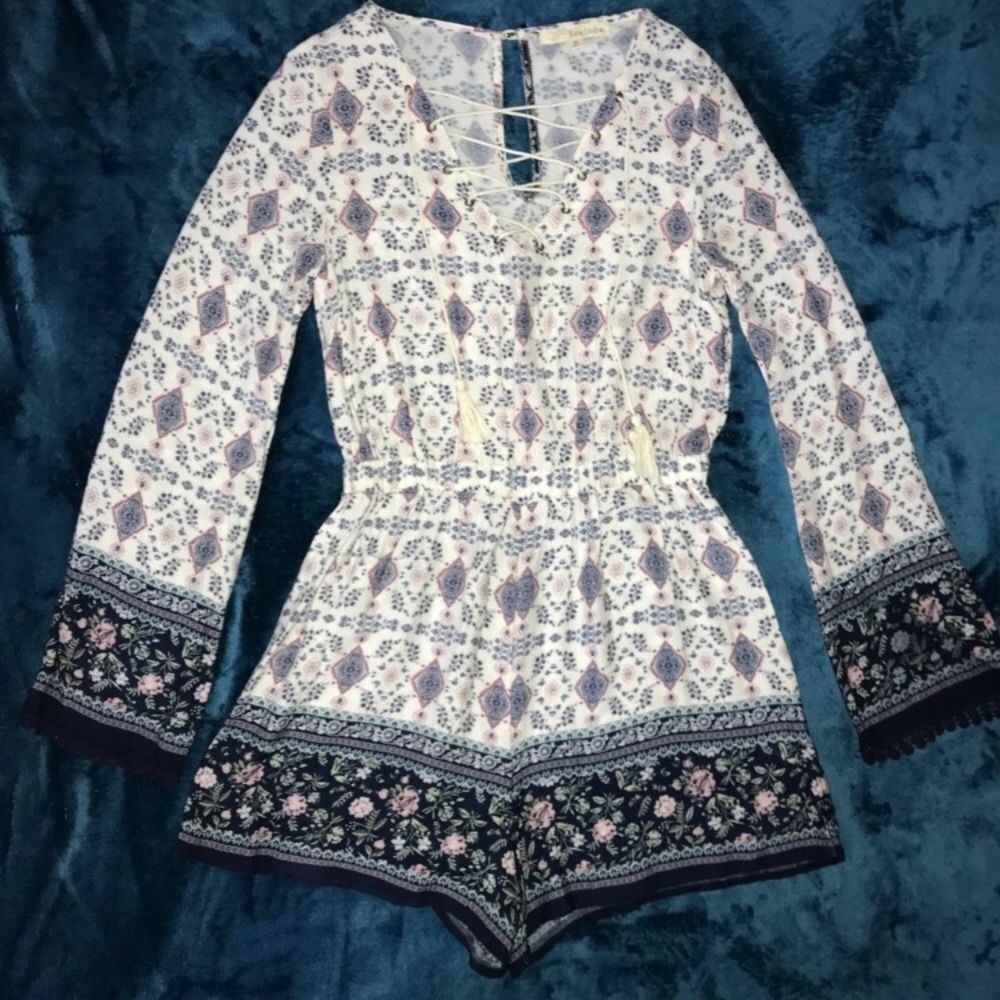 NEW Rewind Cream Blue Bell Sleeve Romper Medium M - Picture 2 of 8